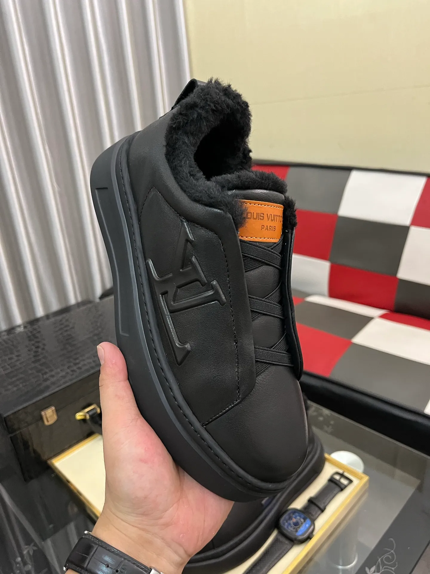 Men's shoes 💰480⌚️⌚️《Louis Vuitton/LV Louis Vuitton》casual shoes are a must-have for trendy men😍😍 Original brand imported from Italy, imported original leather, cow lining (refuse to discolor and grind feet) sole: original sole provided by the original factory, French lazy style design ⚠️fitting on the feet. Original quality super comfortable original sole. Code number: 38-442️⃣Colors available